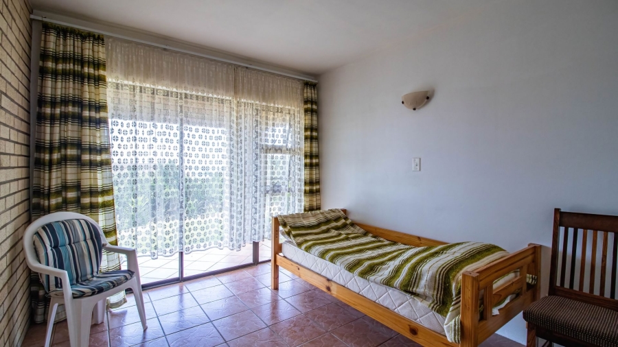 4 Bedroom Property for Sale in Cove Rock Eastern Cape